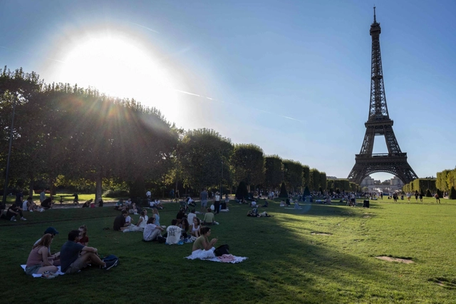Japanese among female scientists to be inscribed on Eiffel Tower- Ảnh 1.