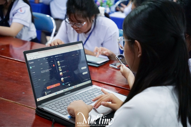 Học sinh Trường THPT Lê Thánh Tôn trải nghiệm dùng AI tìm hiểu tác phẩm văn học- Ảnh 2.