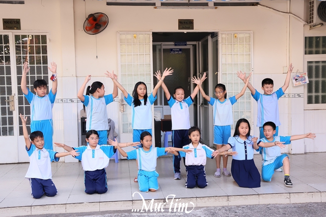 12 bạn nhỏ mang mùa xuân lên sân khấu Tết cho em- Ảnh 6. 12 bạn nhỏ mang mùa xuân lên sân khấu Tết cho em- Ảnh 6.