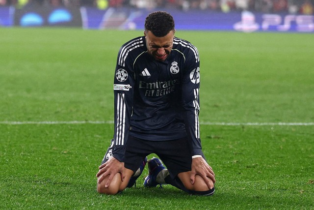 Real Madrid and PSG miss automatic qualification on frenetic group-stage finale - Ảnh 1.