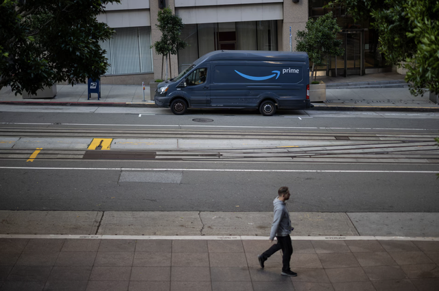 Amazon axes 16,000 jobs as it pushes AI and efficiency  - Ảnh 1.