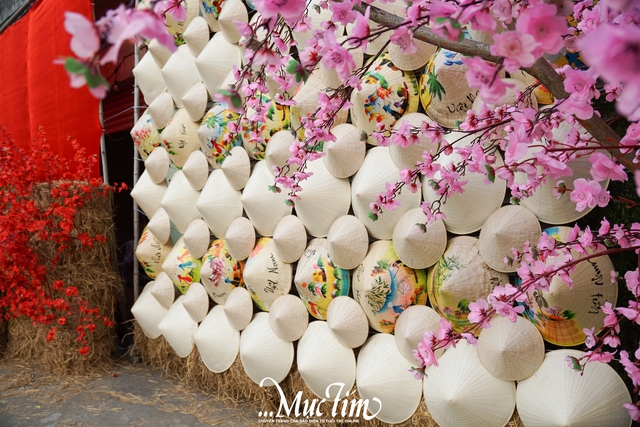 Check-in con đường mai vàng, bức tường heo đất tại lễ hội Tết Việt phường Thủ Đức- Ảnh 4. Check-in con đường mai vàng, bức tường heo đất tại lễ hội Tết Việt phường Thủ Đức- Ảnh 4.