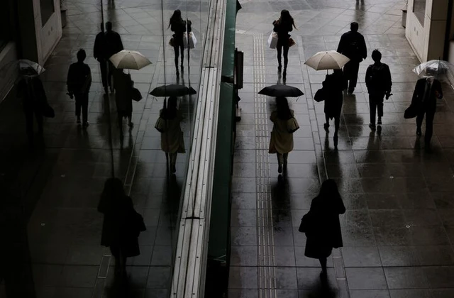 Suicides in Japan fall below 20,000 for 1st time in 2025 - Ảnh 1.