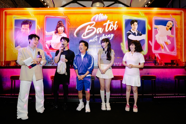 Áp lực của Anh Tú Atus khi đóng phim Tết Nhà ba tôi một phòng?- Ảnh 1. Áp lực của Anh Tú Atus khi đóng phim Tết Nhà ba tôi một phòng?- Ảnh 1.