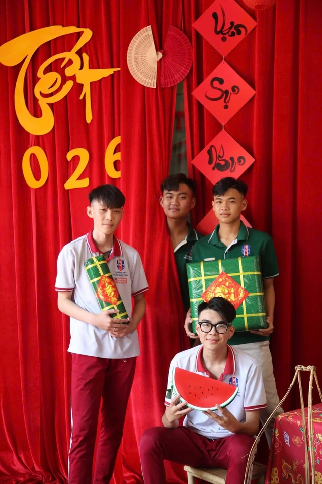 Nhiều trường học rộn ràng khoác áo xuân đón Tết Bính Ngọ 2026- Ảnh 2. Nhiều trường học rộn ràng khoác áo xuân đón Tết Bính Ngọ 2026- Ảnh 2.