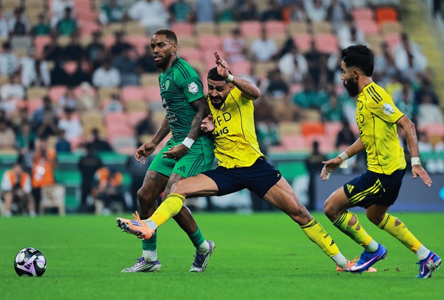 Ronaldo mờ nhạt, Al Nassr thua trận đầu tiên tại Saudi Pro League - Ảnh 1.