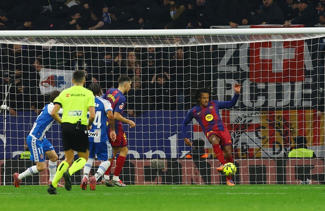 Thắng Espanyol, Barcelona hơn Real Madrid 7 điểm tại La Liga- Ảnh 2.
