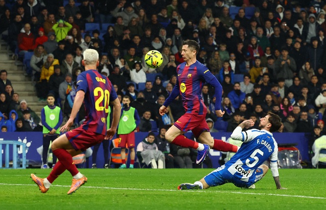 Thắng Espanyol, Barcelona hơn Real Madrid 7 điểm tại La Liga- Ảnh 3.