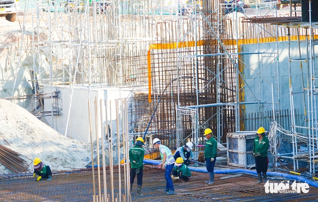 Workers skip New Year break to speed up APEC 2027 projects in Vietnam- Ảnh 2.