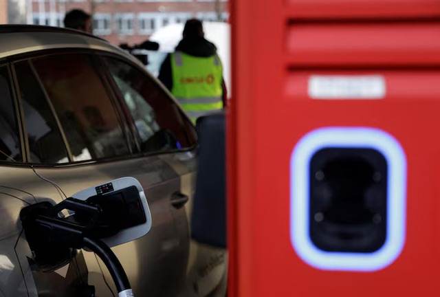 Norway zips ahead in EV race as car sales hit 96% electric- Ảnh 1.