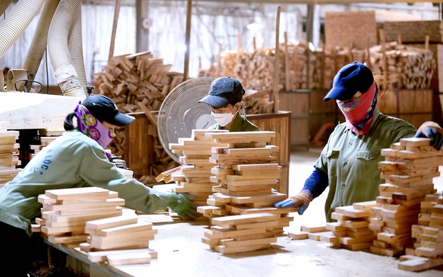 US delays wood tariff hike, gives temporary relief to Vietnam's wood sector in 2026- Ảnh 1.