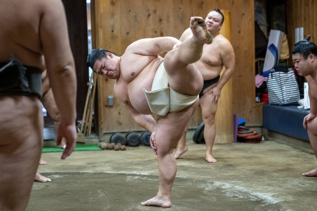 Sumo diplomacy: Japan's heavyweight 'soft power' ambassadors - Ảnh 5. Sumo diplomacy: Japan's heavyweight 'soft power' ambassadors - Ảnh 4.