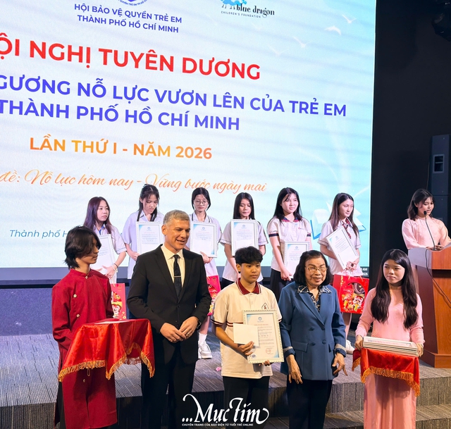 Tuyên dương 100 trẻ em TP.HCM nỗ lực vươn lên trong học tập và cuộc sống - Ảnh 1.