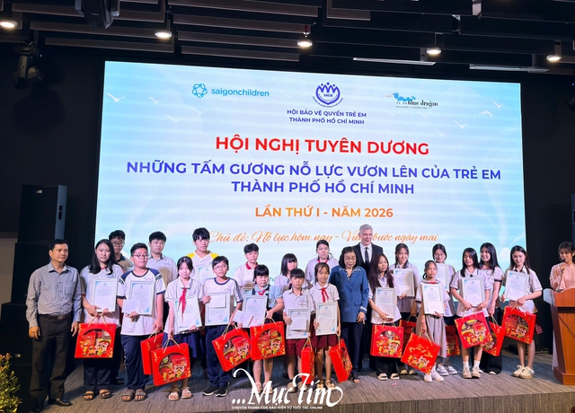 Tuyên dương 100 trẻ em nỗ lực vươn lên trong học tập và cuộc sống - Ảnh 2.