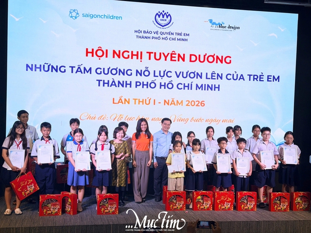 Tuyên dương 100 trẻ em nỗ lực vươn lên trong học tập và cuộc sống - Ảnh 3.