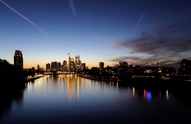 Euro zone economy ends 2025 with solid growth despite low exports, US trade strife- Ảnh 1.