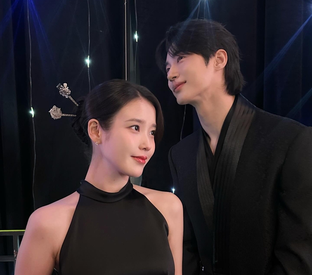 Vì sao Perfect crown của IU và Byeon Woo Seok nhận được nhiều kỳ vọng?- Ảnh 1.