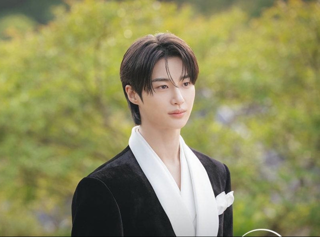 Vì sao Perfect crown của IU và Byeon Woo Seok nhận được nhiều kỳ vọng?- Ảnh 5.