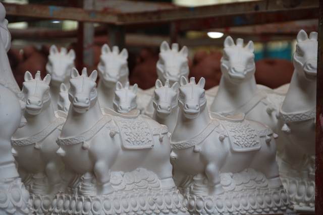 Rộn ràng mùa tạo hình linh vật ngựa gốm ở Đất Thủ- Ảnh 5. Rộn ràng mùa tạo hình linh vật ngựa gốm ở Đất Thủ- Ảnh 5.