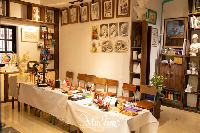 Triển lãm ‘Ngựa ngựa đầu năm’: Khi linh vật Tết Bính Ngọ được kể bằng đôi tay bạn trẻ - Ảnh 1.