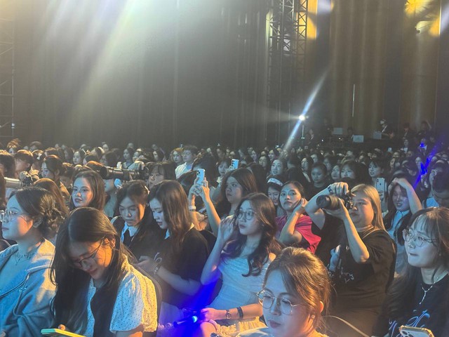 Anh trai Sơn K khiến fan bùng nổ tại fan meeting đầu tiên trong sự nghiệp - Ảnh 4.