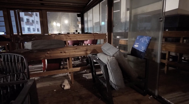 Disbelief as fire exploded inside Swiss bar: 'We thought it was a joke'  - Ảnh 1.