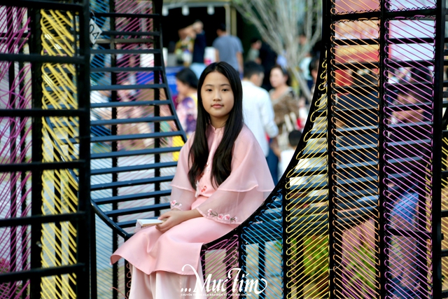 Đông đảo bạn trẻ ghé vườn hoa ga Ba Son chụp ảnh Tết- Ảnh 11.