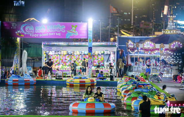 Thu Thiem riverside in Ho Chi Minh City: From overgrown weeds to sunflower garden, modern landmarks
- Ảnh 6. Thu Thiem riverside in Ho Chi Minh City: From overgrown weeds to sunflower garden, modern landmarks
- Ảnh 6.