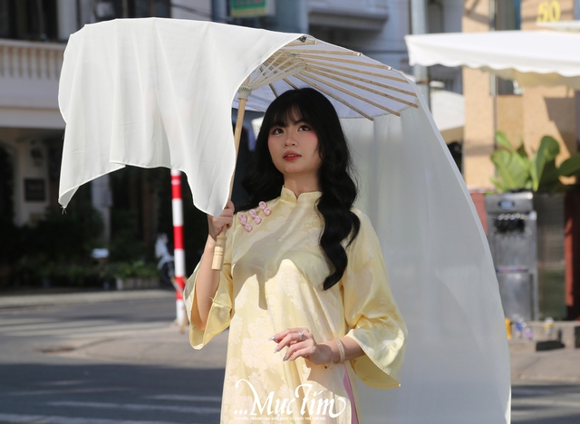 Giới trẻ Cần Thơ xúng xính lên đồ chụp ảnh Tết- Ảnh 3. Giới trẻ Cần Thơ xúng xính lên đồ chụp ảnh Tết- Ảnh 3.