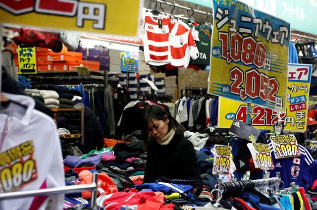Japan to draw up action plan to reduce clothing waste - Ảnh 1.