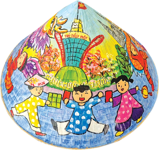 TP.HCM khoác áo mới rực rỡ bằng hàng ngàn chiếc nón lá vẽ tay - Ảnh 2.