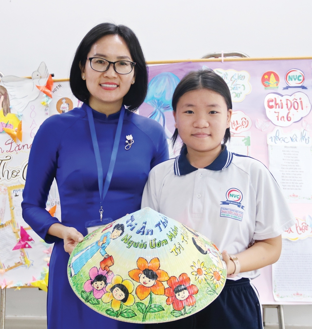 TP.HCM khoác áo mới rực rỡ bằng hàng ngàn chiếc nón lá vẽ tay - Ảnh 6.