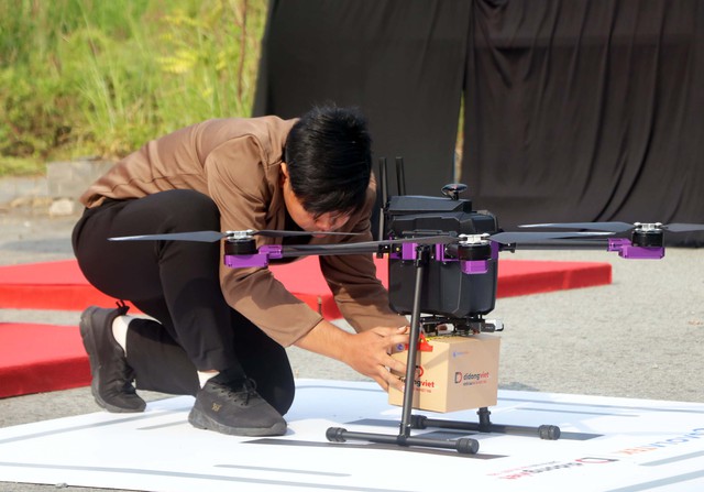 UAVs begin controlled delivery trials at Ho Chi Minh City high-tech park - Ảnh 2.