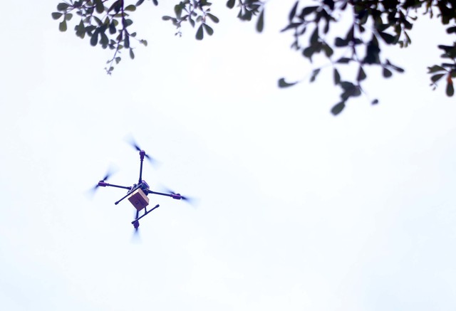 UAVs begin controlled delivery trials at Ho Chi Minh City high-tech park - Ảnh 3.