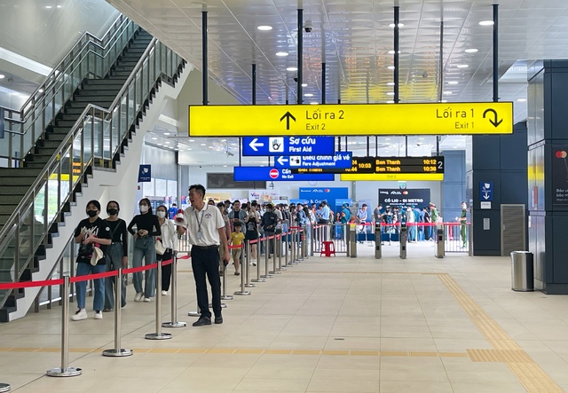 Metro tăng giờ hoạt động cuối tuần, triển khai 6 bãi giữ xe qua đêm - Ảnh 1.