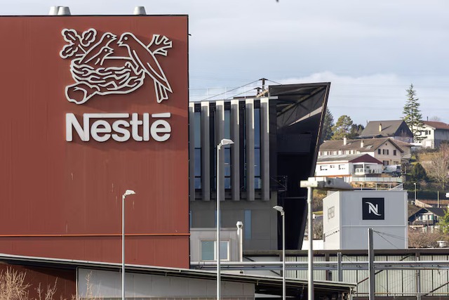 Nestle recalls infant formula batches in 25 countries over toxin risk- Ảnh 1. Nestle recalls infant formula batches in 25 countries over toxin risk- Ảnh 1.