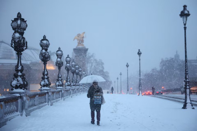 Western Europe braces for another wave of snow and ice- Ảnh 1.