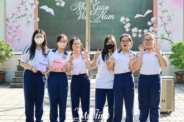 Học sinh Trường THPT Hùng Vương ‘Tiếp sức truyền thống’ trong giờ ra chơi vui vẻ - Ảnh 15.