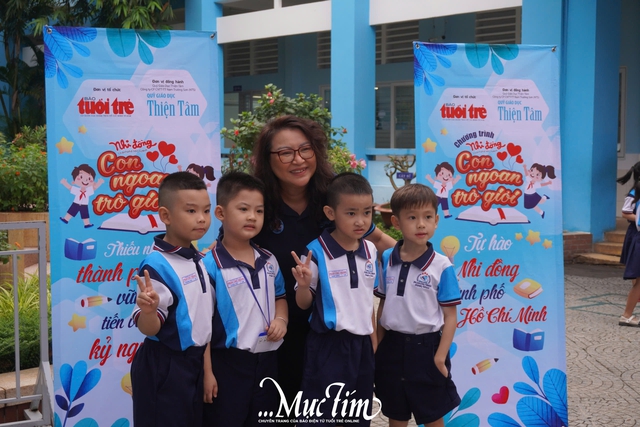 150 bông hoa khoe sắc tại liên hoan Con ngoan trò giỏi - Ảnh 2.