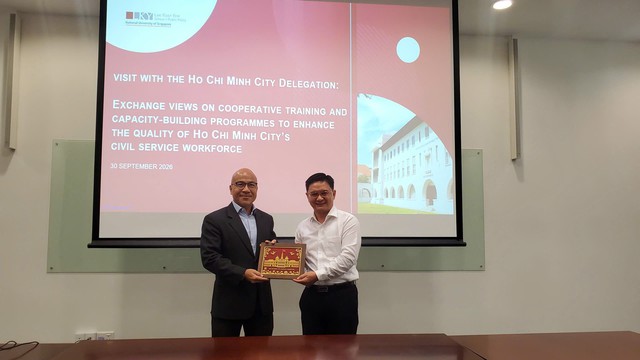 Ho Chi Minh City seeks closer Singapore ties on administrative reform - Ảnh 4.