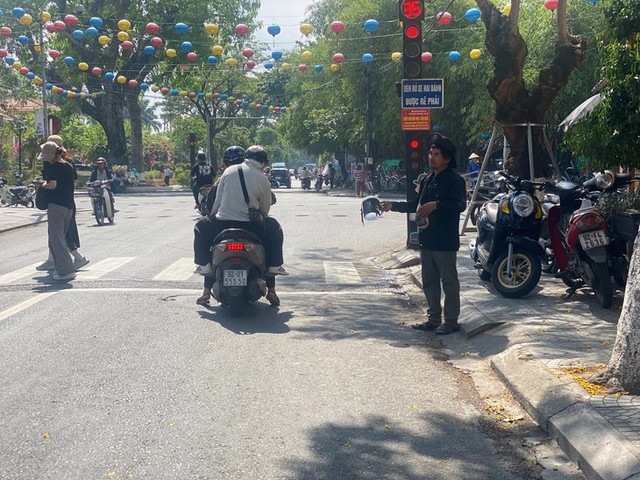 Vietnam's Da Nang targets near-total elimination of homelessness, disguised begging - Ảnh 2.