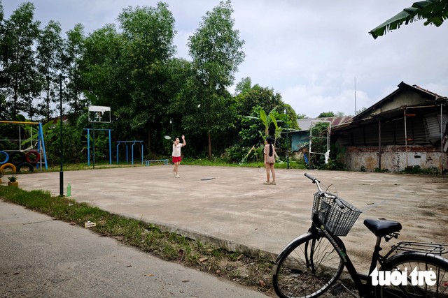 Residents struggle to live in Nguyen Dynasty Tombs in Hue, await relocation - Ảnh 7.
