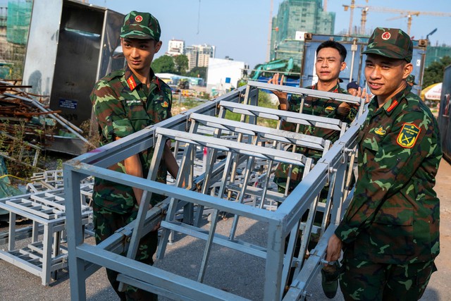 Water fireworks ready to light up Hanoi’s West Lake this evening- Ảnh 11.