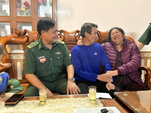 Ship sinks, Vietnamese fisherman swims 8 hours to shore alone- Ảnh 1.
