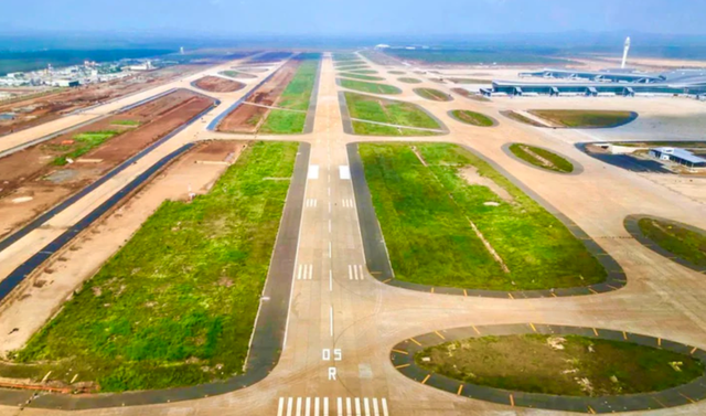 Long Thanh airport begins flight tests ahead of year-end launch - Ảnh 1.