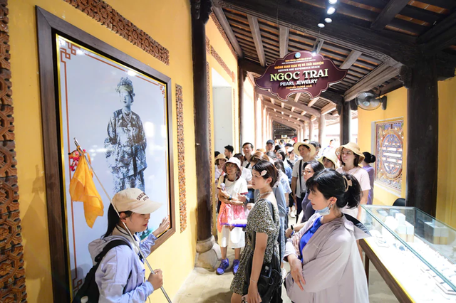 Vietnam pilots visa exemption for Chinese tour groups visiting Khanh Hoa- Ảnh 1.