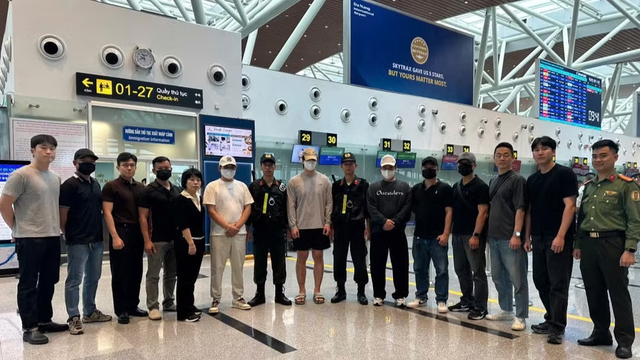 Da Nang arrests 4 foreigners wanted by Interpol - Ảnh 1.