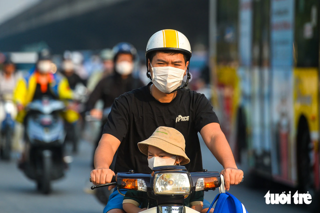 Hanoi air pollution reaches unhealthy level  - Ảnh 2.