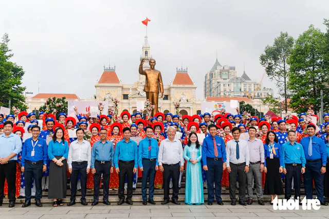 Ho Chi Minh City mass wedding helps workers fulfill wedding dreams - Ảnh 4.