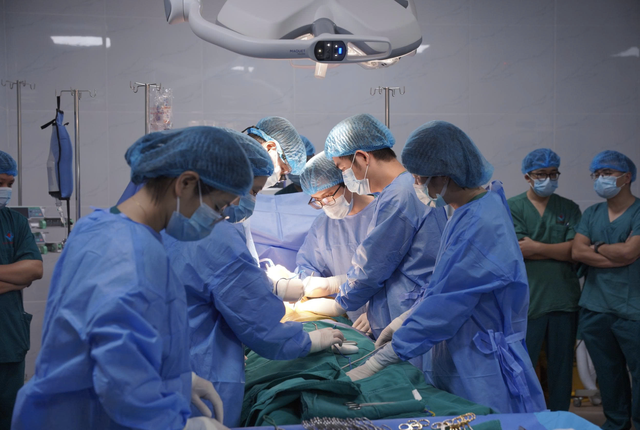 Vietnam Morning Monitor: High-quality rice expansion proposed for Mekong Delta, teacher saves 4 lives with postmortem organ donation- Ảnh 1.